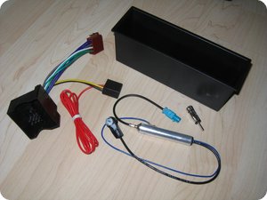 Set mit Adaptern für Quadlock auf ISO sowie Antenne
