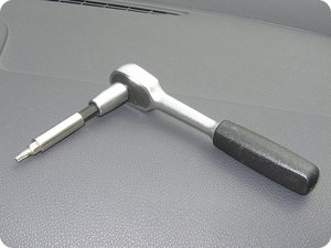 Knarre mit Verlängerung und Torx Bit (T20)