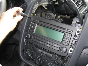 Das RDC 300 ist mit vier Schrauben befestigt