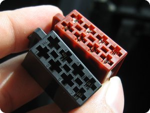 Die Pins sind angeschrieben